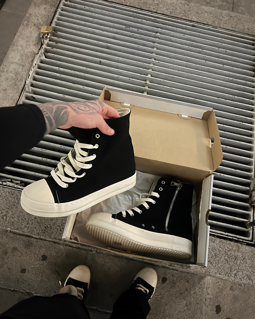 RAMONES HIGH — BLACK / CREAM 🩸