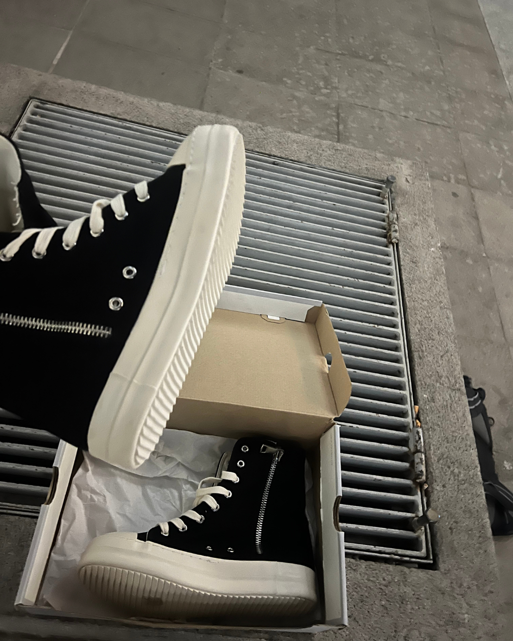 RAMONES HIGH — BLACK / CREAM 🩸