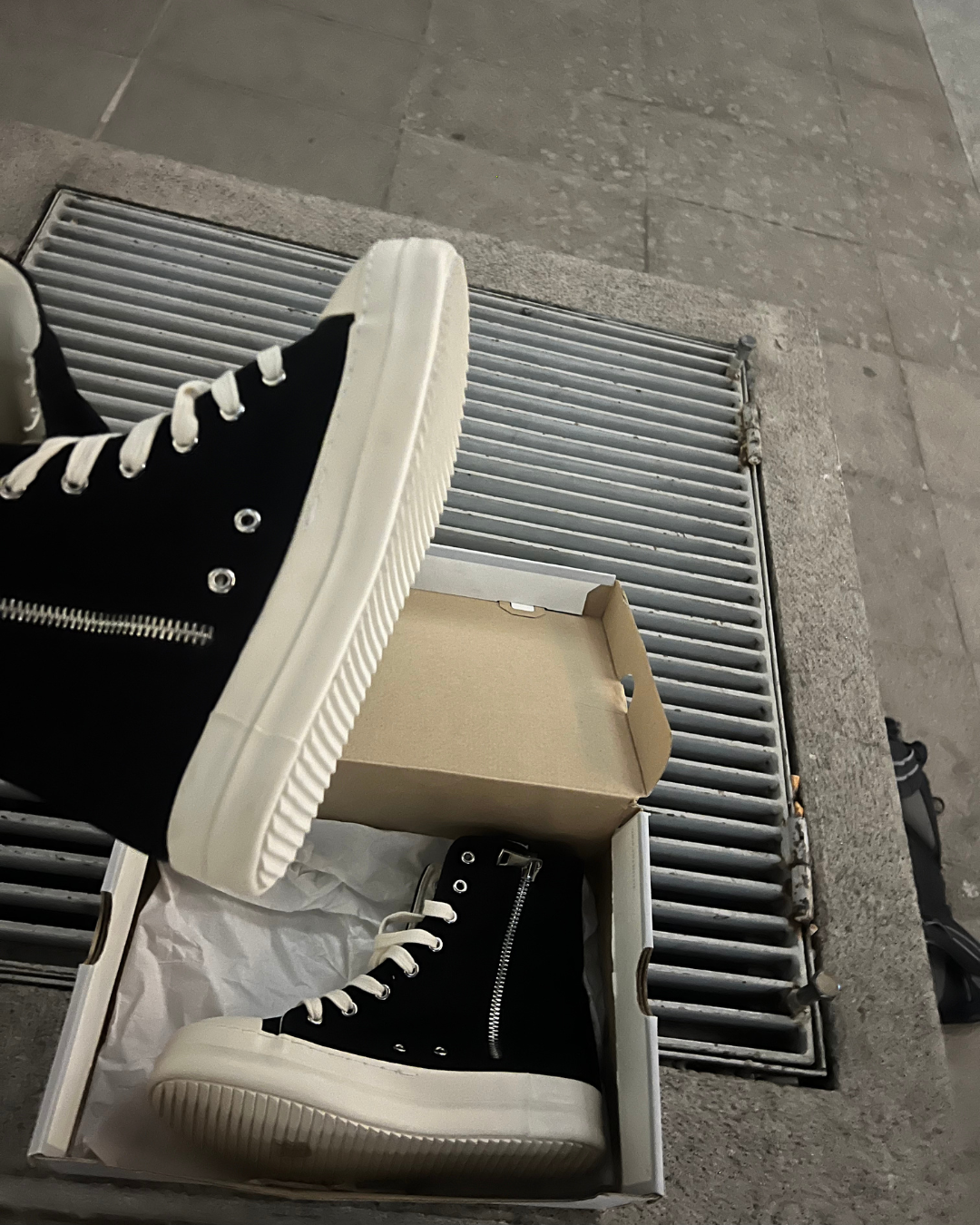 RAMONES HIGH — BLACK / CREAM 🩸