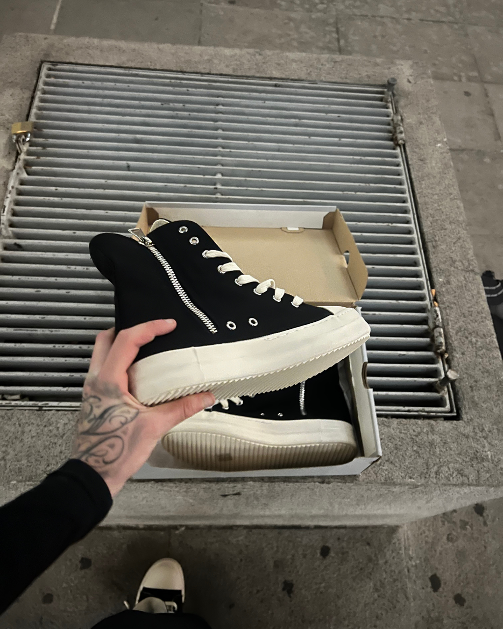 RAMONES HIGH — BLACK / CREAM 🩸