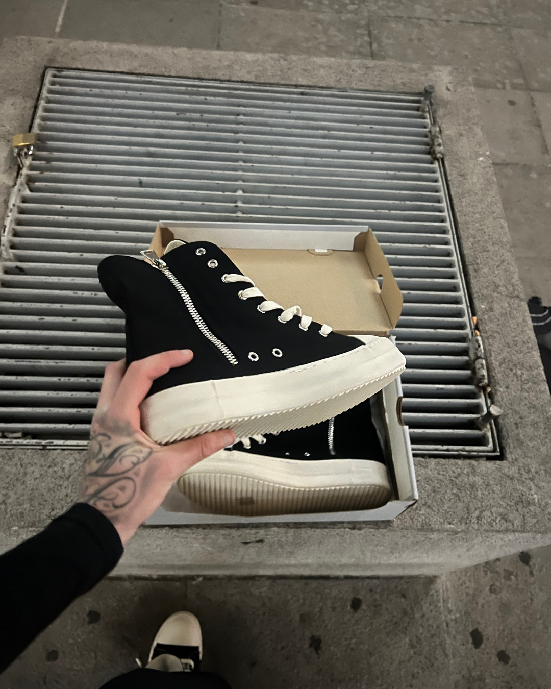 RAMONES HIGH — BLACK / CREAM 🩸